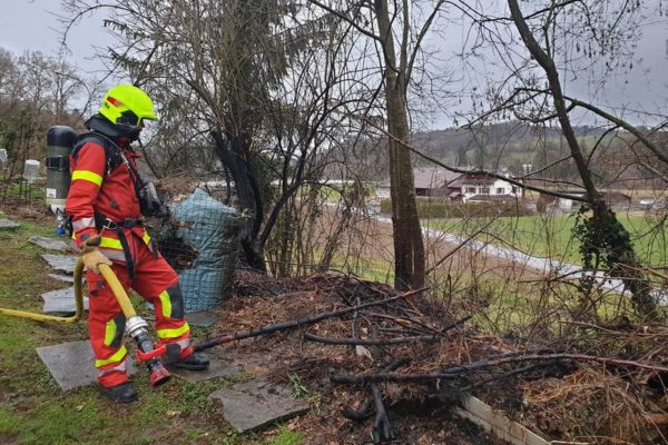Brand-klein wegen Asche