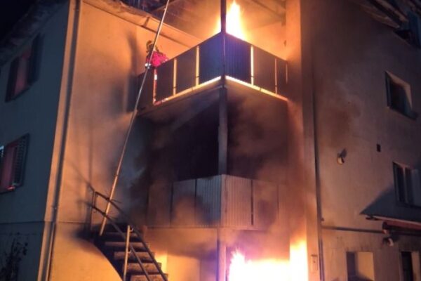 Einsatzübung: Balkonbrand mit Ausbreitung
